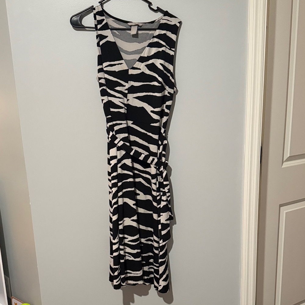 H&M Black and White Patterned Midi Dress